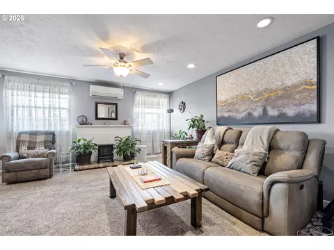 Living - 4559 Souza St, Eugene, OR 97402 photo 1 of 3