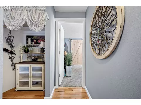 Entry Way - 4559 Souza St, Eugene, OR 97402 photo 1 of 2
