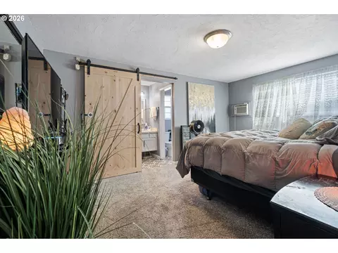 Bedroom - 4559 Souza St, Eugene, OR 97402 photo 2 of 7