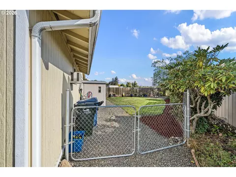Exterior - 4559 Souza St, Eugene, OR 97402 photo 5 of 10