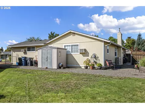 Exterior - 4559 Souza St, Eugene, OR 97402 photo 9 of 10