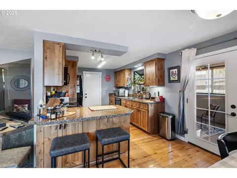 Kitchen - 4559 Souza St, Eugene, OR 97402 photo 5 of 5