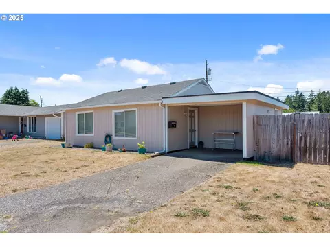 1560 Hayes St, North Bend, OR 97459