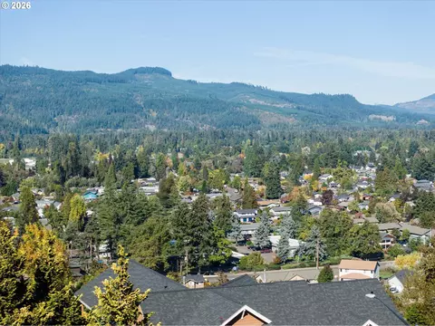 View/Area - 6171 Fernhill Loop, Springfield, OR 97478 photo 6 of 6