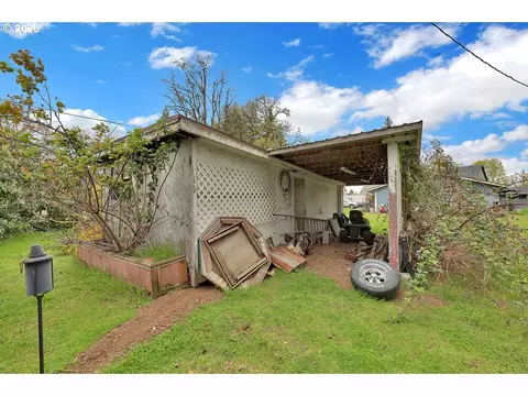Exterior - 1215 Irving Rd, Eugene, OR 97404 photo 9 of 10