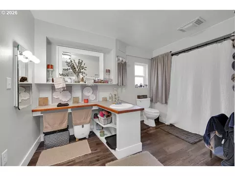 Bath - 1215 Irving Rd, Eugene, OR 97404 photo 1 of 2