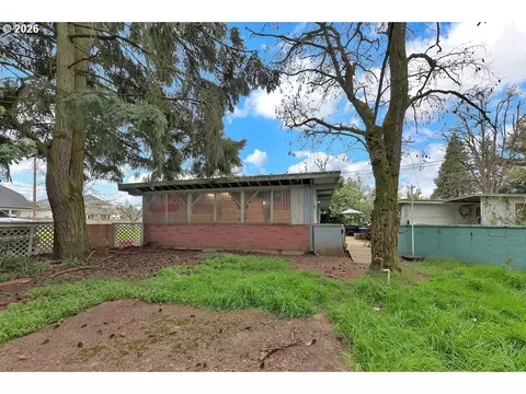 Exterior - 1215 Irving Rd, Eugene, OR 97404 photo 7 of 10