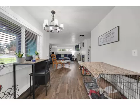 Entry Way - 1215 Irving Rd, Eugene, OR 97404 photo 1 of 3