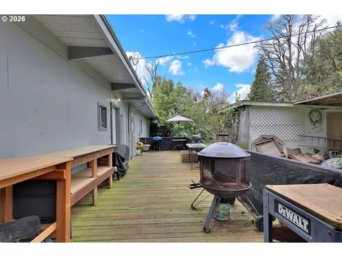 Exterior - 1215 Irving Rd, Eugene, OR 97404 photo 4 of 10