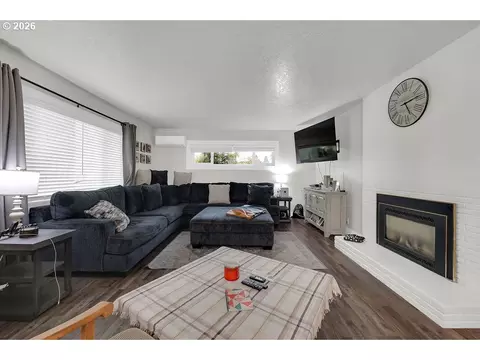 Living - 1215 Irving Rd, Eugene, OR 97404 photo 1 of 3