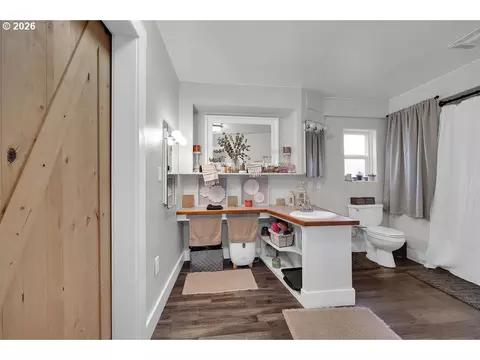 Bath - 1215 Irving Rd, Eugene, OR 97404 photo 2 of 2