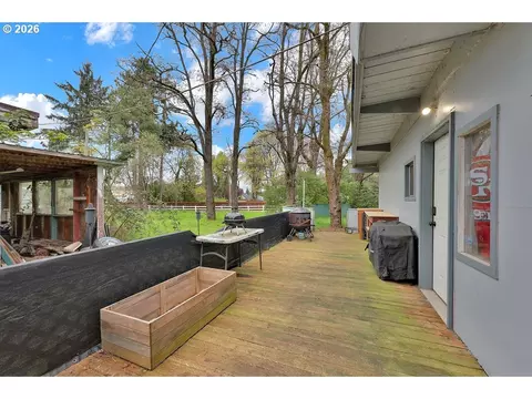 Exterior - 1215 Irving Rd, Eugene, OR 97404 photo 2 of 10