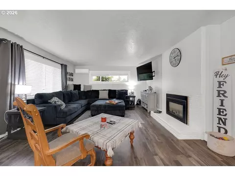 Living - 1215 Irving Rd, Eugene, OR 97404 photo 2 of 3