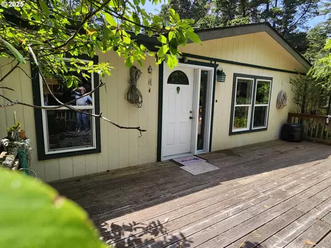 1634 Idaho St, Port Orford, OR 97465