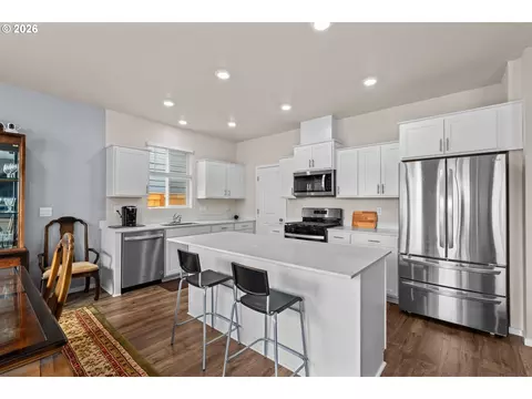 Kitchen - 3085 U St, Springfield, OR 97477 photo 3 of 6