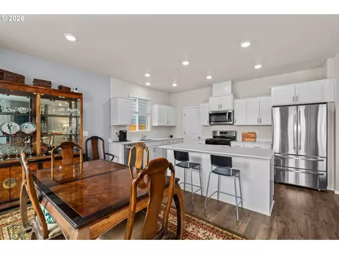 Kitchen - 3085 U St, Springfield, OR 97477 photo 6 of 6