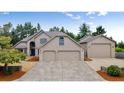 2200 17th St, North Bend, OR 97459