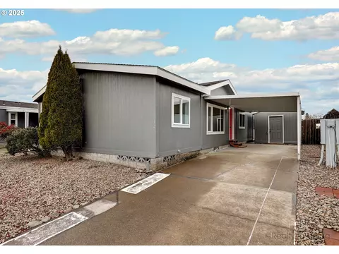 3200 Oak Terrace Dr #12, Lebanon, OR 97355