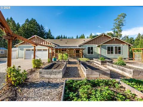 24945 Oak Ln, Elmira, OR 97437