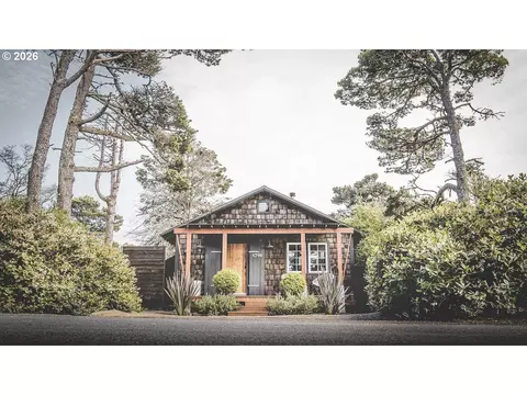 4596 Foulweather St, Florence, OR 97439