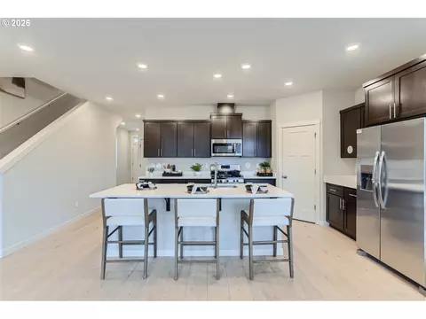 Kitchen - 5737 Basalt Ct, Springfield, OR 97478 photo 2 of 4