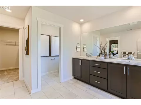 Bath - 5737 Basalt Ct, Springfield, OR 97478 photo 3 of 4