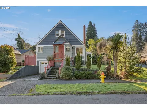 1189 Elrod Ave, Coos Bay, OR 97420