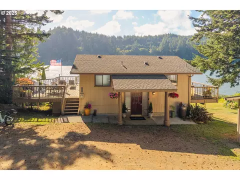 72002 Potlatch Rd, Lakeside, OR 97449