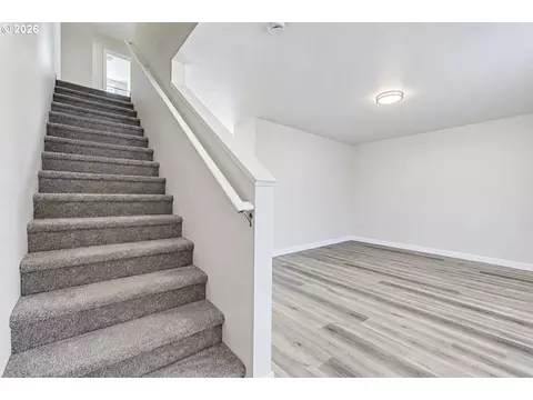 Living - 790 St Charles St, Eugene, OR 97402 photo 1 of 1