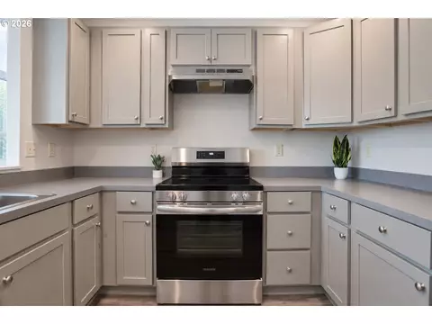 Kitchen - 790 St Charles St, Eugene, OR 97402 photo 1 of 2