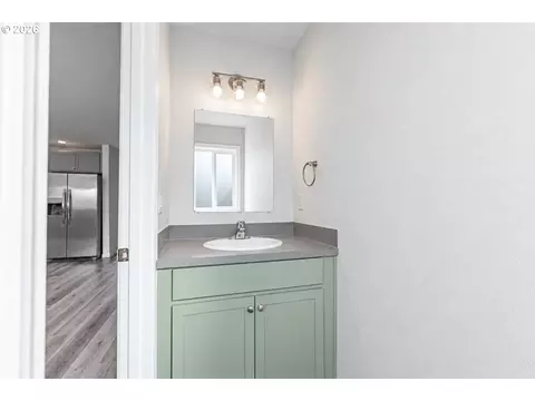 Bath - 790 St Charles St, Eugene, OR 97402 photo 1 of 2