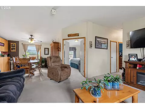 Living - 70775 Middle Rd, Elgin, OR 97827 photo 1 of 3