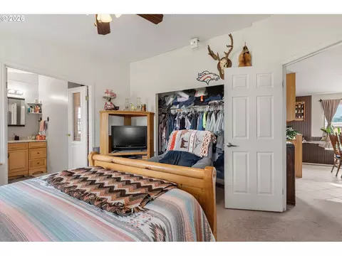 Bedroom - 70775 Middle Rd, Elgin, OR 97827 photo 2 of 7