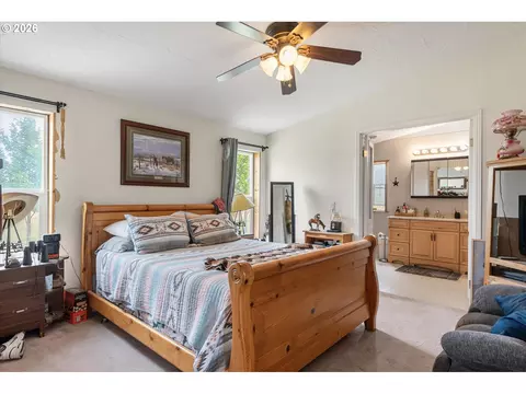 Bedroom - 70775 Middle Rd, Elgin, OR 97827 photo 1 of 7