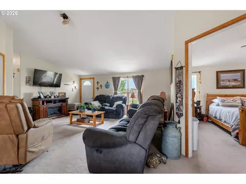 Living - 70775 Middle Rd, Elgin, OR 97827 photo 3 of 3