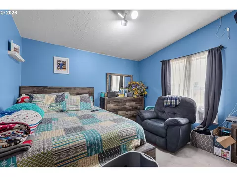 Bedroom - 70775 Middle Rd, Elgin, OR 97827 photo 5 of 7
