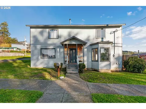 703 C St, Myrtle Point, OR 97458