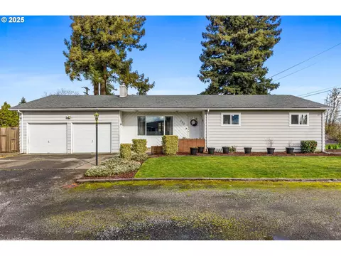 320 N Myrtle Ave, Stayton, OR 97383