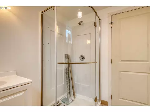 Bath - 73877 Caldwell Ln, Pendleton, OR 97801 photo 5 of 5