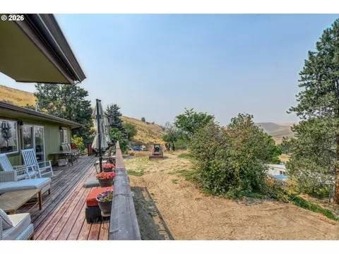 Exterior - 73877 Caldwell Ln, Pendleton, OR 97801 photo 3 of 8