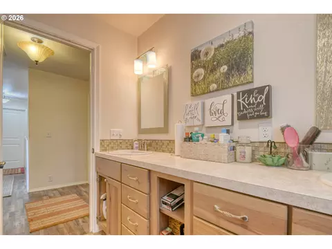 Bath - 73877 Caldwell Ln, Pendleton, OR 97801 photo 4 of 5