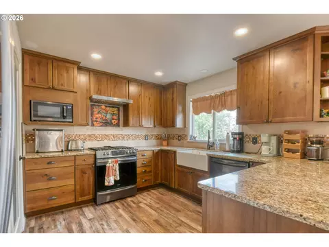 Kitchen - 73877 Caldwell Ln, Pendleton, OR 97801 photo 1 of 3