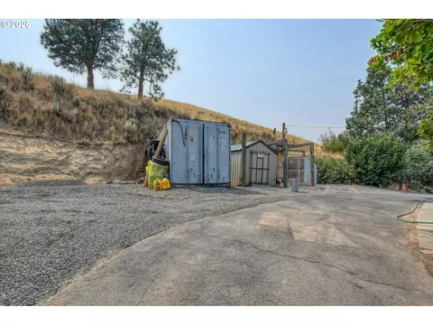 Exterior - 73877 Caldwell Ln, Pendleton, OR 97801 photo 5 of 8