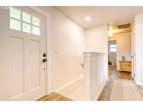 Entry Way - 73877 Caldwell Ln, Pendleton, OR 97801 photo 3 of 5