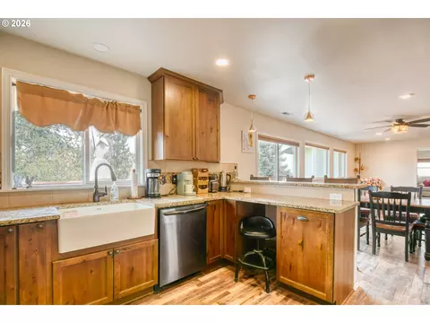 Kitchen - 73877 Caldwell Ln, Pendleton, OR 97801 photo 3 of 3