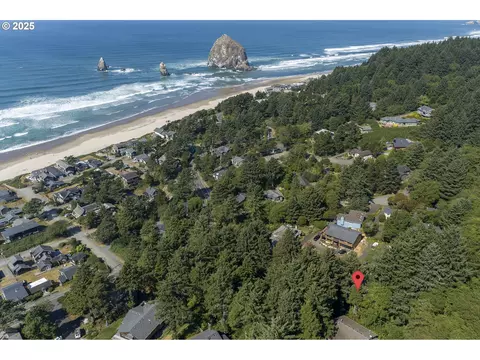 415 Chilkoot Tr, Cannon Beach, OR 97110