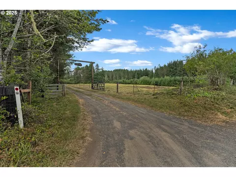 33300 SE Rainbow Rd, Estacada, OR 97023