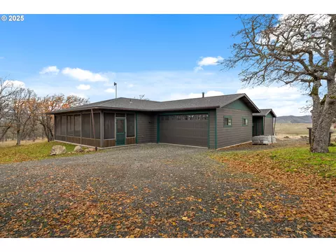 7245 Dell Rd, Mosier, OR 97040