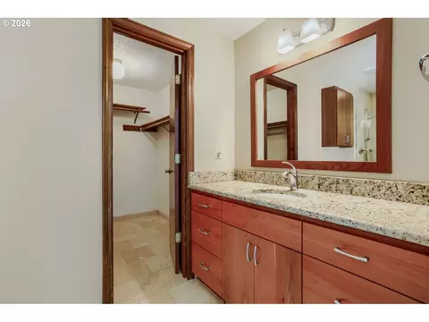 Bath - 4291 Riverview Dr, West Linn, OR 97068 photo 3 of 4