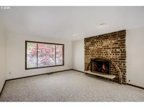 Living - 4291 Riverview Dr, West Linn, OR 97068 photo 6 of 8